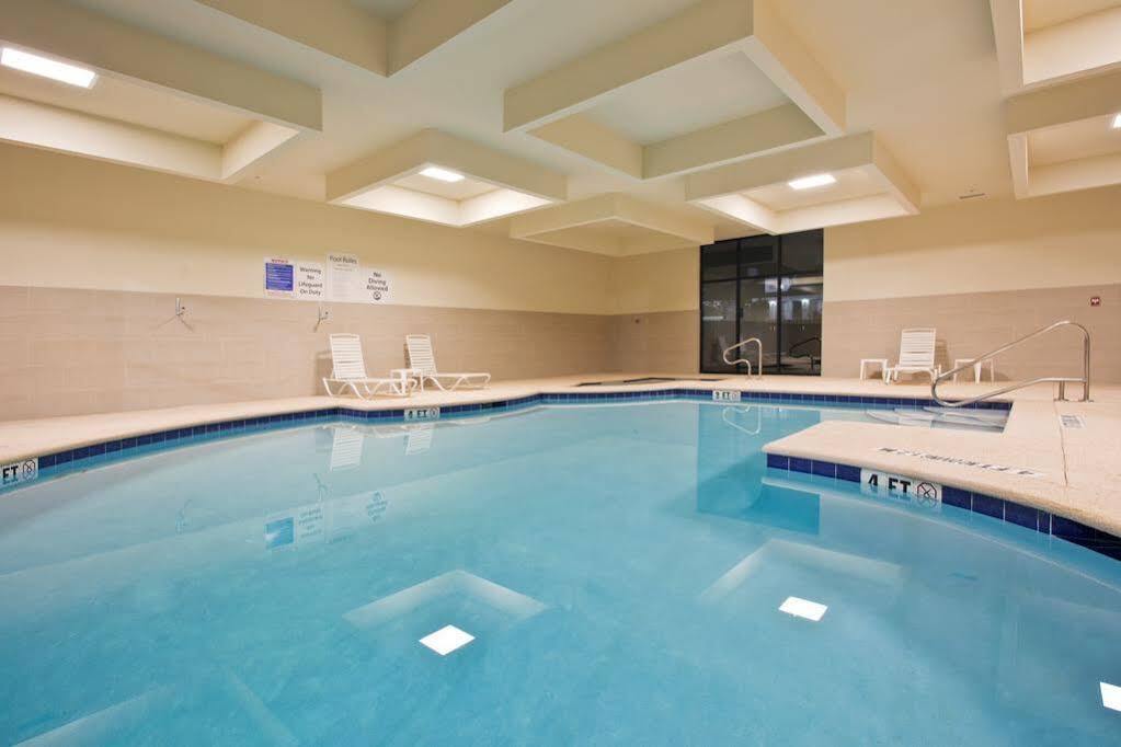 Holiday Inn Express Waycross Buitenkant foto